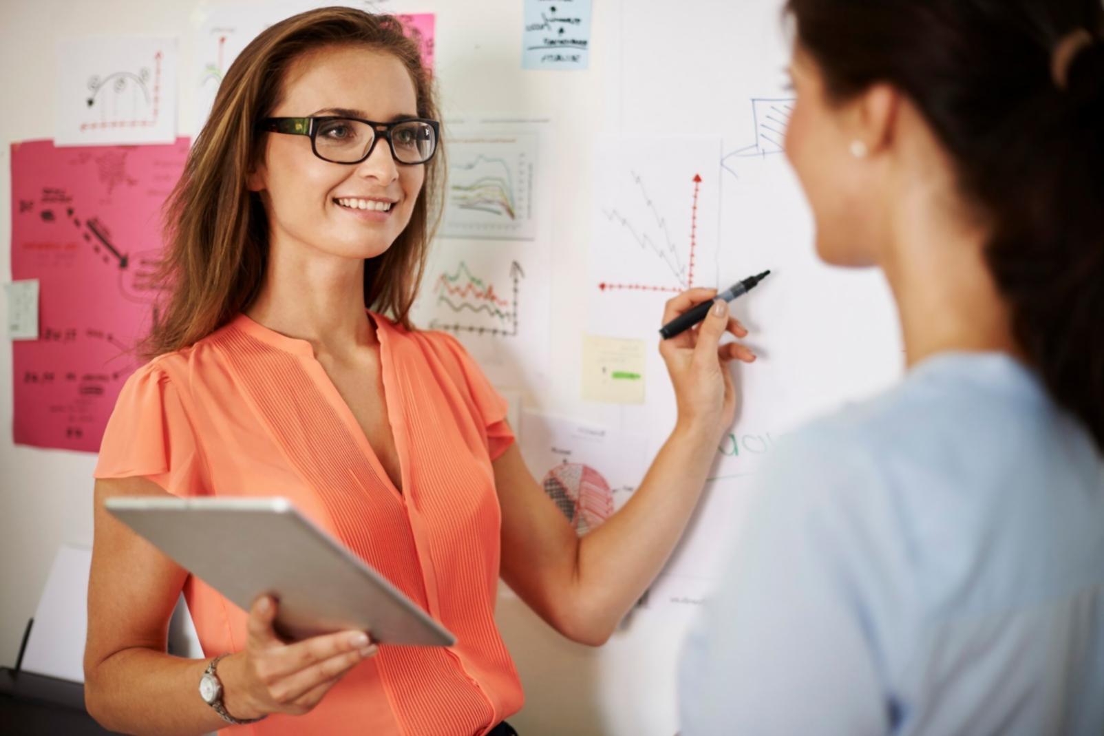 学生がデータ分析を行っている様子